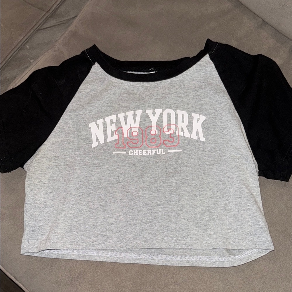 Cheerful New York 1983 Raglan Crop Tee - Gray & Black